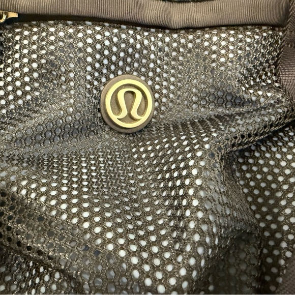 Lululemon Run On Navy Tote Bag EUC - Picture 7 of 12
